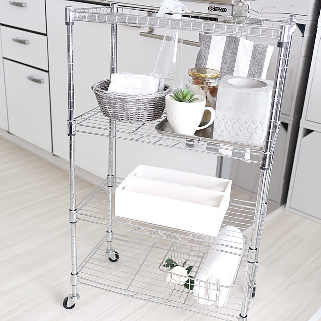 Kitchen,3coios,キッチンワゴン,モノトーンインテリア,Scandinavian,DIY,キッチンカウンターDIY,築40年,海外インテリアに憧れる,北欧,クッションフロア貼り替え,スチールラック,白のチカラ,ホワイトインテリア,スカンジナビアンスタイル,サブウェイタイル,ダイソー,フェイクグリーン,ニトリ,壁紙屋本舗,ナチュラルキッチン,グレーインテリア monnaの部屋