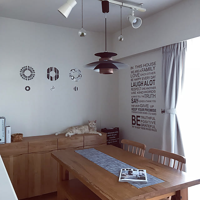 My Shelf,ベルメゾン家具,IKEAカタログ2018,電球,75周年おめでとうございます♡,イケア75,いつもいいねやコメありがとうございます♡,いいねの押し逃げごめんなさい,訪問できなくてごめんなさい(ToT),ねこ部,ねこと暮らす,猫と暮らすマンション,unico ダイニングテーブル,ウォールステッカー hiyupan88の部屋