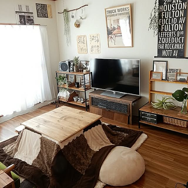 Lounge,賃貸,DIY,もちもちクッション,ニトリ,こたつ天板DIY,テレビボードDIY,いなざうるす屋さん,ゆぴのこさん,TRUCKポスター,こたつ cocoyukoの部屋