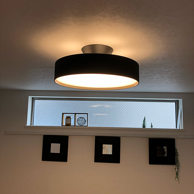 LED,シーリングライト,モノトーン雑貨,ダークブラウンが好き,こどものいる暮らし,ブラックインテリア,On Walls,ピクチャーレール,照明,シンプルインテリア,間接照明 ozの部屋