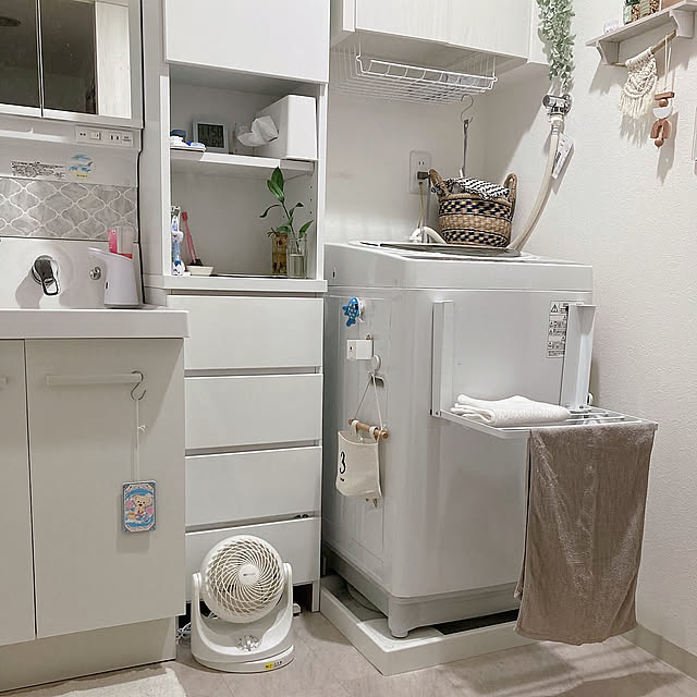 Bathroom,2枚目も見てね,折りたたみ式,マンション,ナチュラルインテリア,コメントお気遣いなく^ ^,いつもありがとうございます☺︎,フォロー＆いいね嬉しいです‪·͜· ‪♡,子供と暮らす,洗濯機横マグネット折り畳み棚,tower,ホワイト×グレー aiaiの部屋