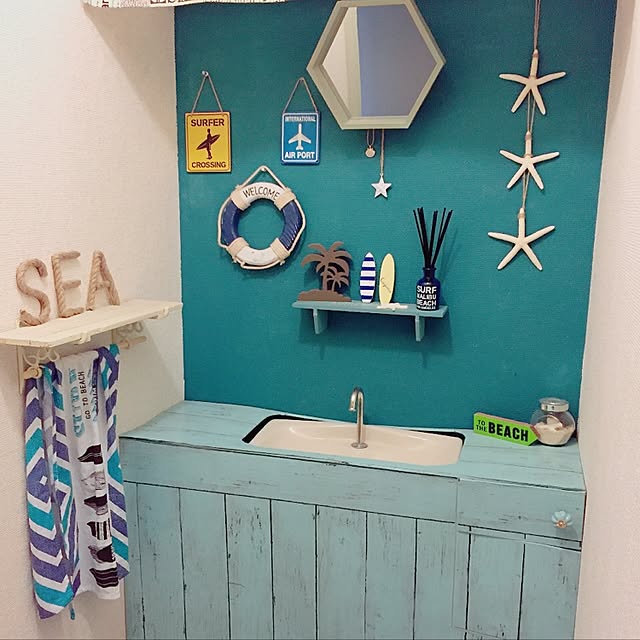 Bathroom,めざせ西海岸,西海岸インテリア憧れる,恐れ多いですが…,ロンハーマン,鏡,DIY,beach,ダイソー リメイクシート,ダイソー,surf,恥ずかしいけど見て下さい,リメイクシート,タンクレスもどき,タンクレスに憧れる‥,タンクレス DIY,タンクレス風トイレ,タンクレストイレ,海を感じるインテリア yukaの部屋