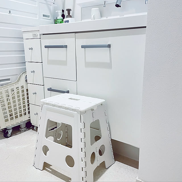 Bathroom,洗面台,洗面所,子供のいる暮らし,踏み台,脚立,ニトリ,LIXIL,ホワイト,建売,コップ置き場,コップホルダー,赤ちゃんのいる暮らし,赤ちゃんと暮らす,赤ちゃんがいる生活,あかちゃんのいる家 osuzuの部屋