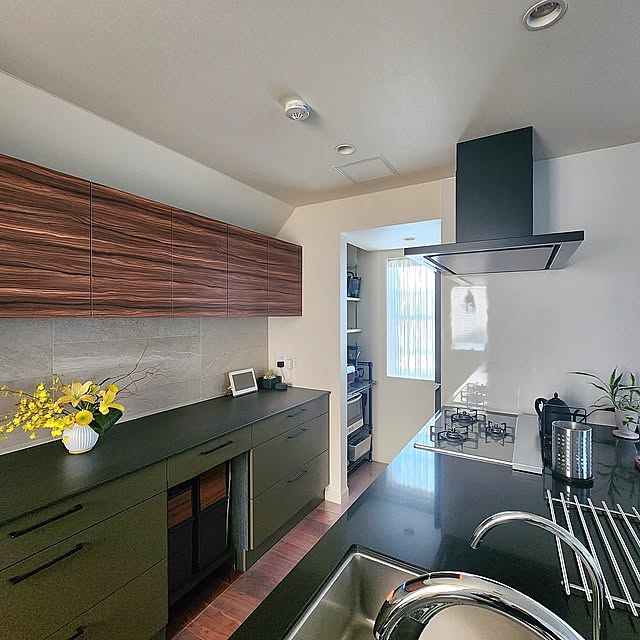 Kitchen,収納スペース,家電タワー,家電隠し,家電収納スペース,生活感をなくしたい,生活感をなくす努力,生活感を隠したい,オープンキッチン,丸見えキッチン,死角を活用,死角なのでリビングから見えません,冷蔵庫隠し,スッキリ暮らしたい,スッキリさせたい,透明マット,透明キッチンマット,キッチンマットは敷きません,キッチンマットやめました,キッチンマット クリア,透明シート 75の部屋