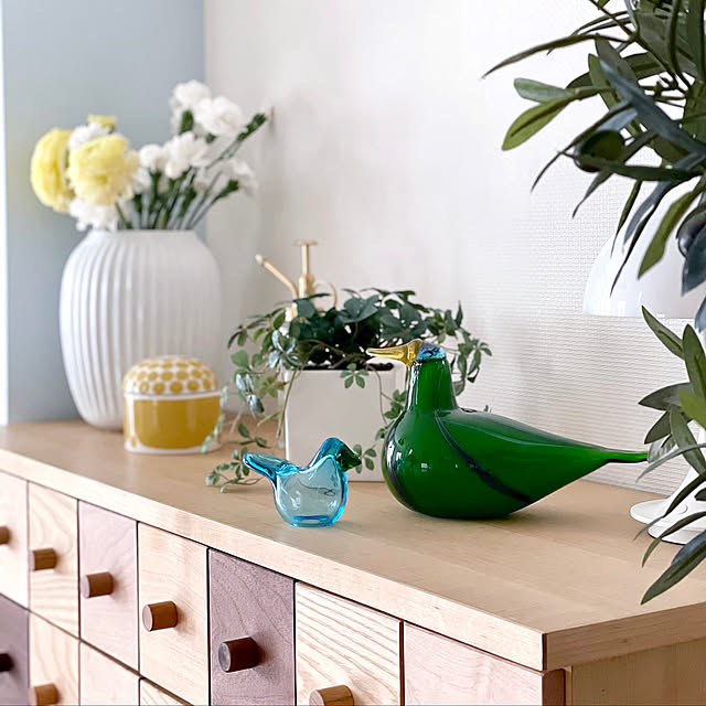 北欧雑貨,シエッポ,ケーラー,スンヌンタイ,ハンマースホイ,イッタラ,ガラス雑貨,Iittala,イッタラバード,インテリア雑貨,チェストの上,日の光,北欧ナチュラル,建売住宅,北欧インテリア,狭小住宅,ディスプレイ,リビングダイニング,お花のある暮らし,リビングボード,フェイクグリーン,Lounge arilemaの部屋