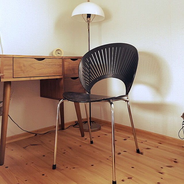 椅子,パイン材,北欧家具,無垢の床,My Desk,トリニダードチェア,デザイナーズチェア TSURUMAKIの部屋