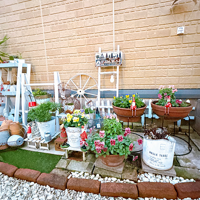 Entrance,ビオラ大好き！,ビオラの季節,ガーデン雑貨,ガーデニング初心者,ガーデニング,クリスマス,クリスマスディスプレイ,ズボラ主婦,雑貨大好き♡,可愛いのが好き,のんびりマイペース,見て頂きありがとうございます⑅︎◡̈︎*,可愛い雑貨が好き moolの部屋