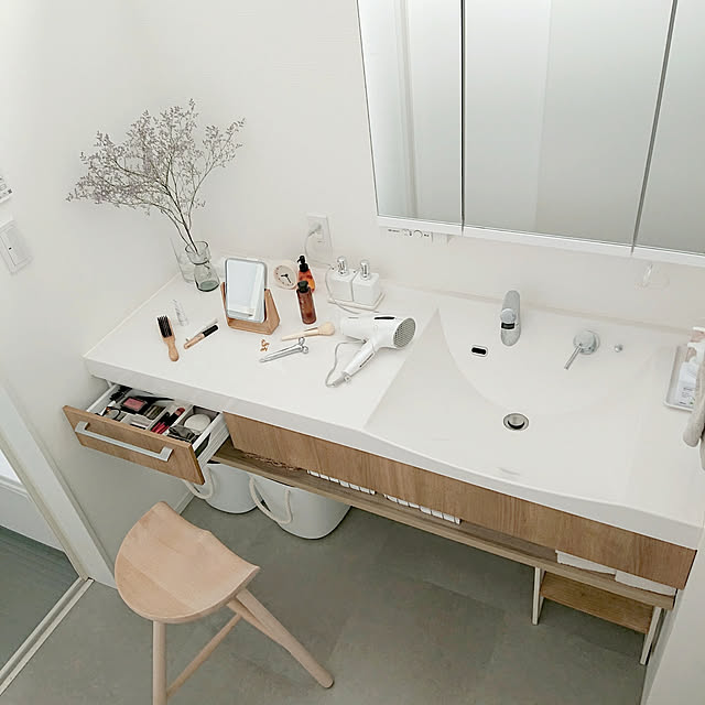 Bathroom,メイクスペース,片付けやすい,シンプル,小さなおうち,シンプルインテリア,整理整頓,すっきり暮らす,持たない暮らし,狭小住宅,こどものいる暮らし,Panasonic,ラシス,化粧品収納,ドレッサー,メイク道具,洗面所,洗面台,イベント参加,ミニマムライフ hanaの部屋