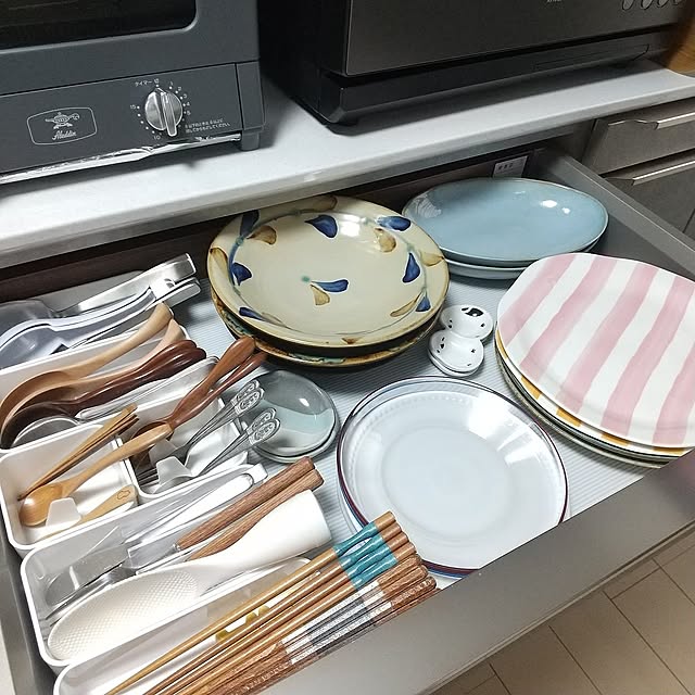 Kitchen,食器棚,暮らしの投稿,ダイソー,百均,セリア,綾野製作所,ハイカウンター,カップボード,ムーンシルバー,フランフラン,ニトリ,整理トレー Nブラン,浮かす収納,東京インテリア,やちむん,しゃもじ置き場,ブックスタンド,天下一品の小皿,シマエナガ,アクタス,アラジントースター,シャープヘルシオ,プロージット,波佐見焼,有田焼,無印良品のお椀,萩焼,バッチャン焼,ベトナム雑貨 meiの部屋