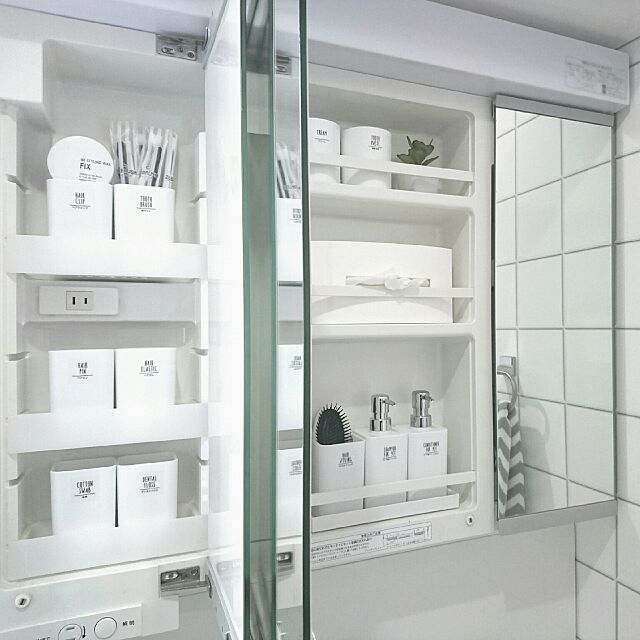 Bathroom,白黒,モノトーン,100均,Daiso,洗面台,収納,多肉植物,鏡裏収納,ホワイト,シンプル mimi24の部屋