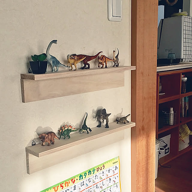 On Walls,ウォールシェルフ,ディスプレイ棚DIY,こどものいる暮らし,こどもスペース,10分でできる,中古マンション,フィギュア ディスプレイ aiiaの部屋