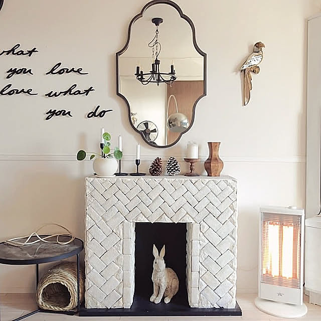 Lounge,ミックスインテリア,フレンチシック,アンティーク家具のある暮らし,3LDK,賃貸でも楽しく♪,マントルピース,海外インテリアに憧れる,こどもと暮らす。,観葉植物のある暮らし,リビングダイニング,マントルピースDIY,観葉植物,賃貸アパート,パリのアパルトマンに憧れる,パリのアパルトマン風,うさぎと暮らす,賃貸インテリア,狭い部屋でもインテリアを楽しむ,フレンチアンティーク,アラジンストーブ coco.Apartmanの部屋