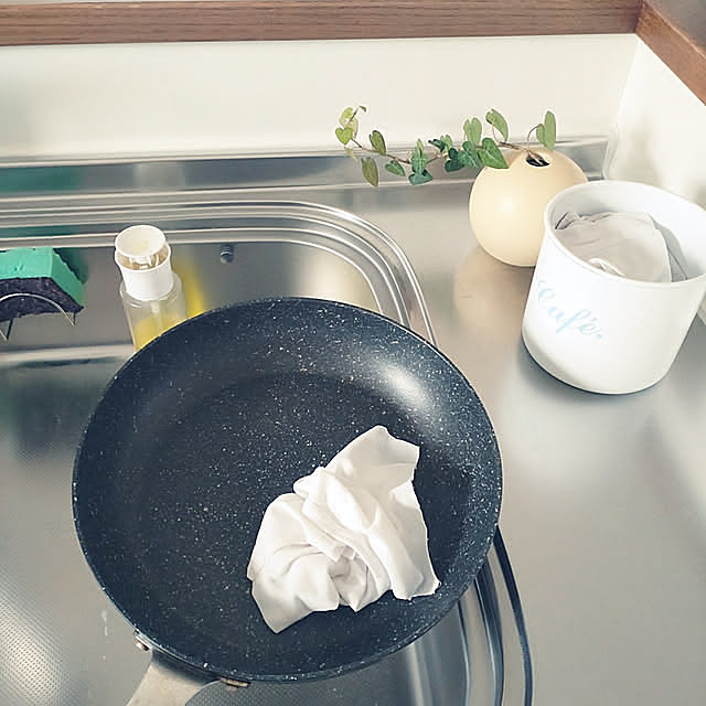 Kitchen,新生活,古布,着れない服,再利用,暮らしを楽しむ,快適に暮らしたい,清潔感,心地よい暮らし,観葉植物,心地よい空間,フラワーベース,シンク,フライパン,節水,節約 tan5の部屋