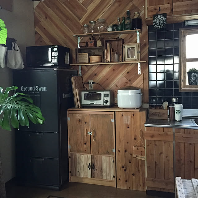 Kitchen,黒タイル,ヘリンボーン壁,ヘリンボーンDIY,電子レンジ リメイク,カラボリメイク,のほほん日和☆,カフェ風,ショーケースDIY,黒板冷蔵庫,端材 DIY,板壁DIY,セルフリノベーション,棚DIY,ガラスジャー k.i.brothersの部屋