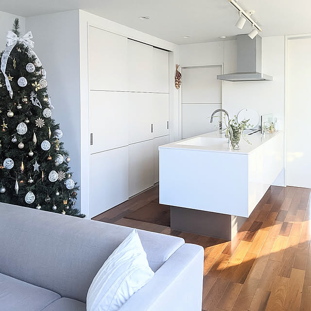 Kitchen,クリスマス,ホワイトインテリア,シンプルモダン,キッチンカウンター,パナソニックキッチン,ラクシーナ,クリスマスツリー,クリスマスツリー210㎝,オーナメント,コットンボール,ハンドメイド,ダイソー,レース糸,シーリングライト,ホワイトクリスマス,IKEAの花瓶,IKEA,IKEA 雑貨 gooskaの部屋