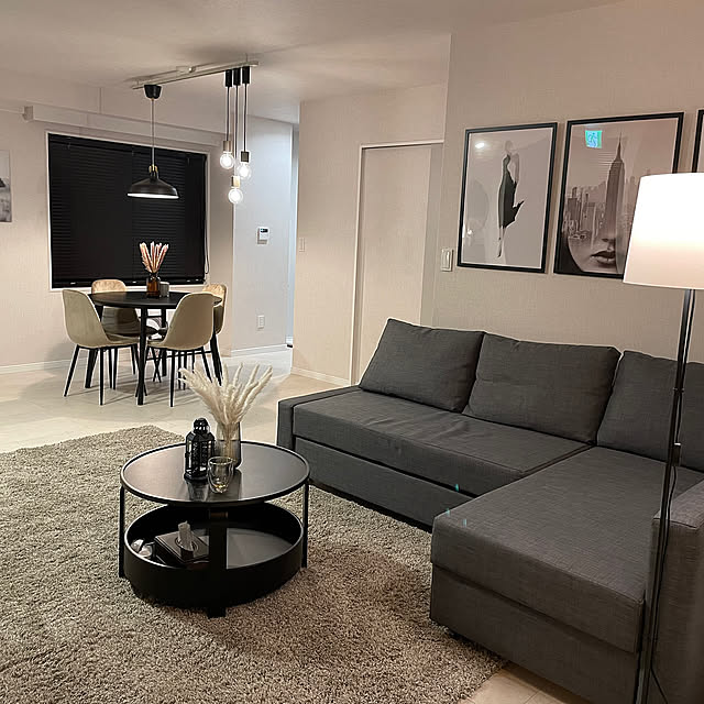 Lounge,すっきり暮らす,照明,IKEA,ソファ,シンプル,ベージュ,アート,グレー,ホテルライク,シンプルインテリア,ミニマリスト,パンパスグラス,ペンダントライト,カーテン・ブラインド,テーブル,ダイニングテーブル,チェア,ダイニングセット HirosHouseの部屋