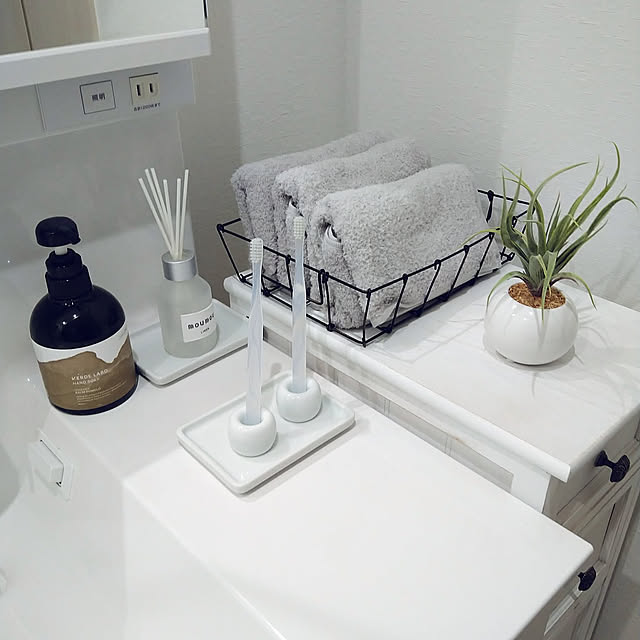 Bathroom,ニトリのタオル,ニトリの収納棚,アクタス　ハンドソープ,無印良品,歯ブラシスタンド,TOTO 洗面台,ディフューザー スティック,ホワイトインテリア,R4.05.05 izumikoの部屋