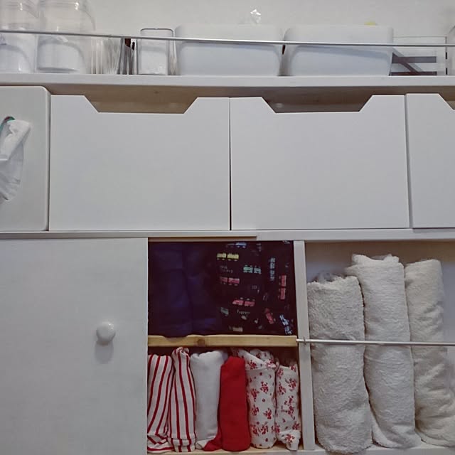 Bathroom,洗面所の棚,スライドドア,棚DIY,セリア,カトレケース,ファイルボックス,子供パジャマ収納,ディアウォール,ニトリ,バスタオル mmmの部屋