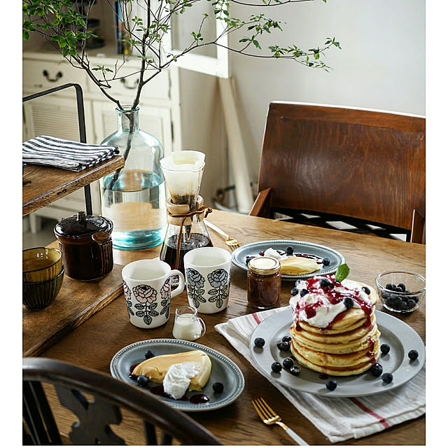 My Desk,マリメッコ,ヴィヒキルース,おうちカフェ,テーブル,北欧,食器,ケメックス,コーヒータイム,ドウダンツツジ,グリーンのある暮らし,sakuzan asasaの部屋