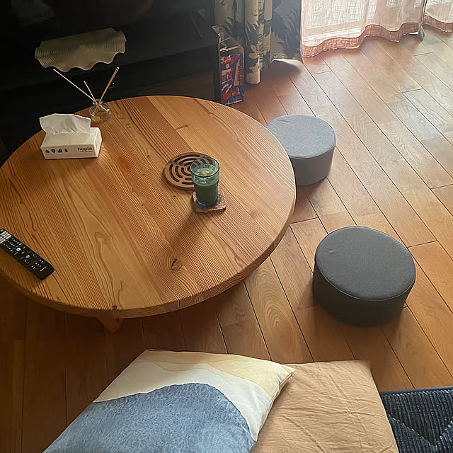 Lounge,かわいい,プチプラ,スツール,腰掛け,丸い椅子,standerd products,スタンダードプロダクツ,丸テーブル,木製家具,コーヒータイム,リラックスタイム,コーヒーのある暮らし,ネスカフェ ゴールドブレンド,カフェインハーフ Eriの部屋