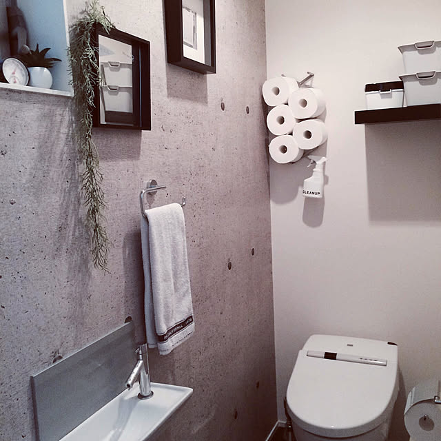 Bathroom,アクセントクロス,壁紙屋本舗,グレーの壁,コンクリート風壁紙,男前,塩系,モノクロ,ホテル風,トイレットペーパー収納,見せる収納,鍋蓋オーガナイザー,IKEA,IKEAの棚,セリアのボックス,IKEAのフレーム,DIY irieriの部屋