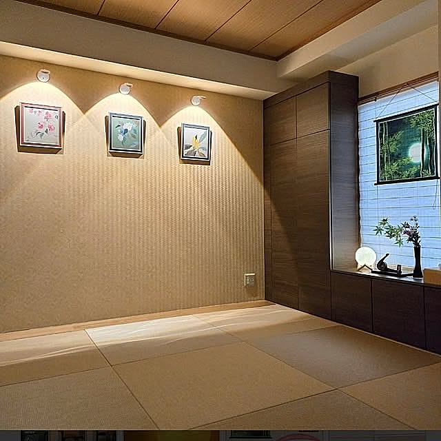 Bedroom,花,窓,和室,アクセントクロス,オブジェ,ディスプレイ,造花,花瓶,マンション,モダン,壁掛け,3LDK,モダンインテリア,壁面ディスプレイ,LIXIL,和紙畳,ヴィータス,月のライト,ピクチャーライト,風呂敷タペストリー,障子風ロールスクリーン,秋 love1017の部屋