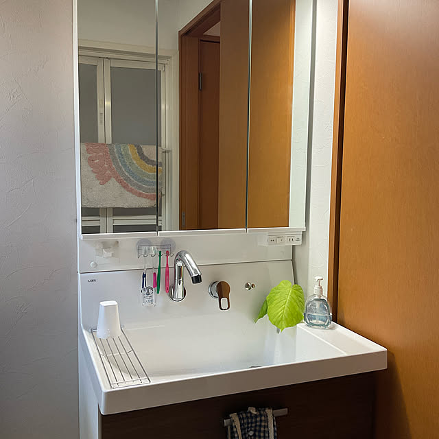 Bathroom,脱衣所,洗面台,LIXIL,子供のいる暮らし,緑のあるくらし,観葉植物,グリーン,ウンベラータ,LIXILの洗面台,収納力のある洗面台,じゃぶじゃぶ洗える洗面台 Mの部屋