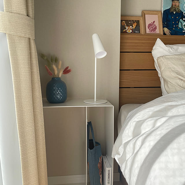 Bedroom,サイドテーブル,かなでもの,ホワイトインテリア Kattyの部屋