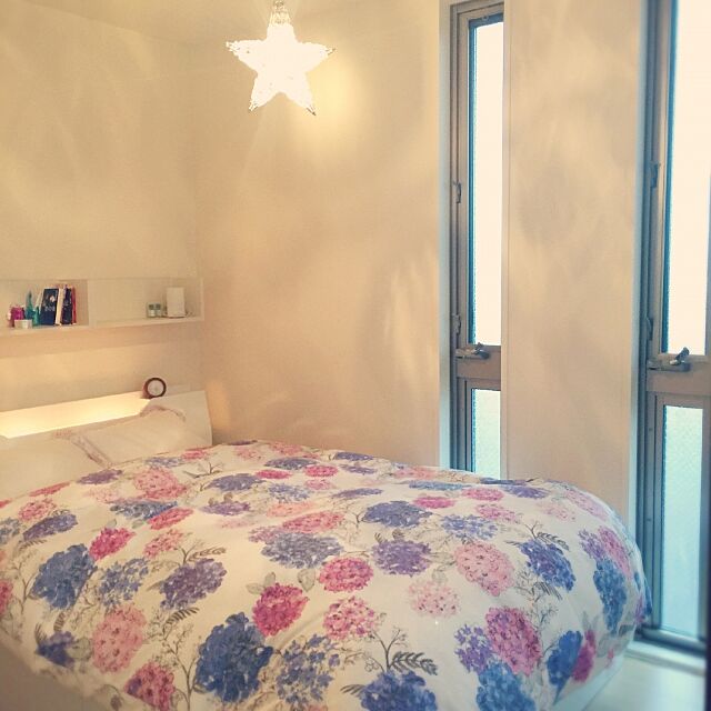 Bedroom,星モチーフ,照明,ベッドカバー,パリ Sanaの部屋