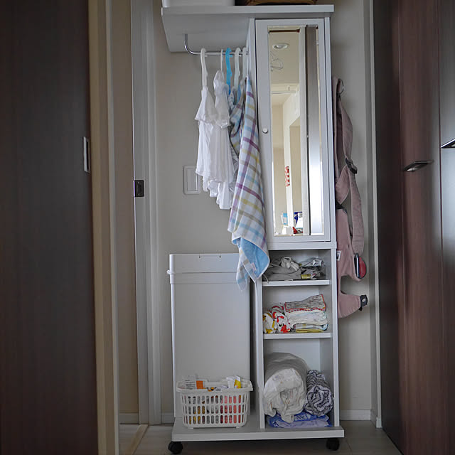 ミラー付きハンガーラック,ライクイット　ゴミ箱,赤ちゃんのいる暮らし,RoomClipショッピング,ナチュラルインテリア,北欧インテリア,北欧ナチュラル,シンプルな暮らし,マンション暮らし,心地よい暮らし,快適な暮らし,ハンガーラック,On Walls mimiの部屋