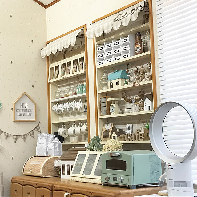 Bedroom,ダイソン扇風機,3コインズ雑貨,みせる収納,FAKEGREEN,cafe風,ダイソー♡,seria,100均DIY,二世帯住宅,収納 キッチン,DIY初心者,アラジントースター,ガーランド♡,sulut!,カフェ風インテリア samanthakitchenの部屋