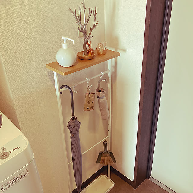 Entrance,玄関インテリア,シンプル,見せる収納,ナチュラル,雑貨,狭い玄関ホール,狭い玄関,一人暮らし,狭い部屋,シンプルナチュラル RISAの部屋