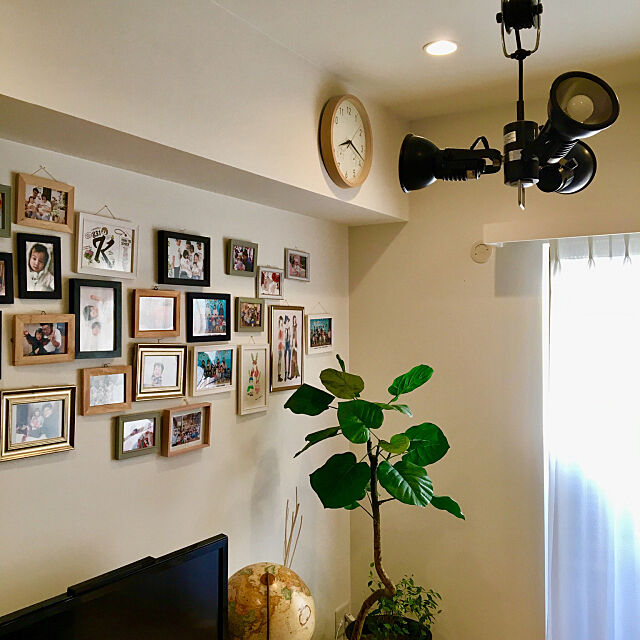 壁一面の写真,リビング 壁,写真コーナー,ニューシネマパラダイス,フォトフレーム,映画のインテリアに憧れる,Lounge rcmatoの部屋