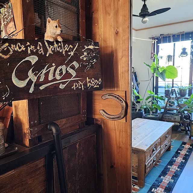 【写真でルームツアー】DIYで彩る、温もりのある住空間。家族みんなが心地良く過ごせるCYNOSさんのお家をご紹介！