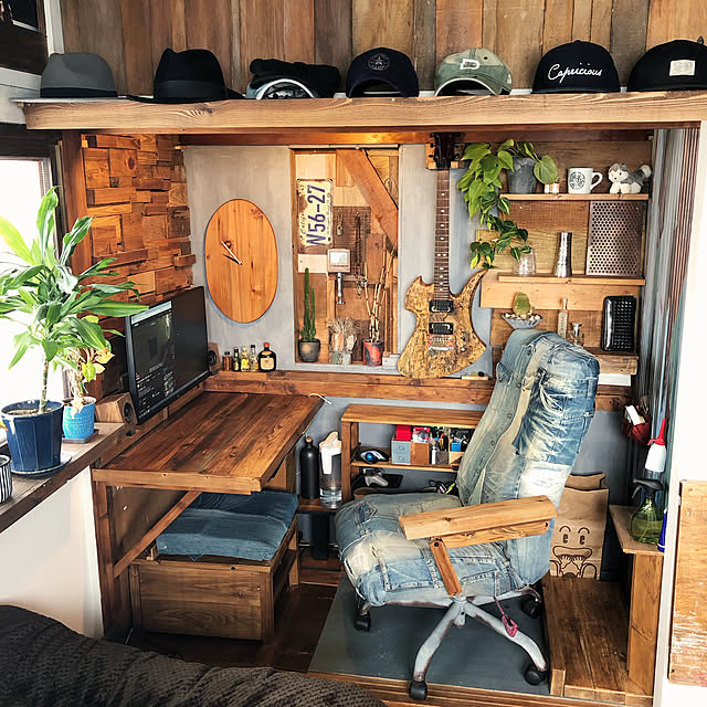 My Desk,押入れDIY,押入れ,ゲーム部屋,ダイソー,アンティーク,100均,ハンドメイド,DIY,カフェ風,木材,和室改造,観葉植物,木材が好き,モッキンバード,ギター,PC febfifの部屋