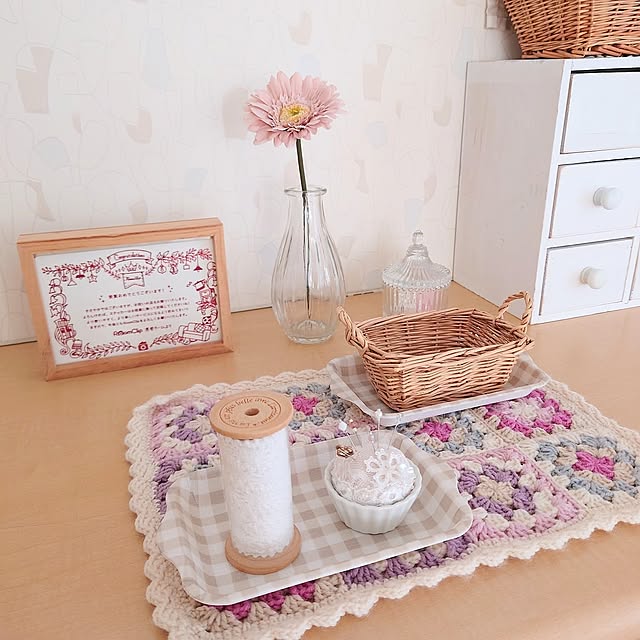 My Desk,100均,セリア,ナチュラルインテリア,いつもありがとうございます♡,かわいいもの♡,かご大好き,ナチュラルカラー,雑貨大好き♡,いいね、フォロー本当に感謝です♡,ピンク好き,好きな眺め,すきなものに囲まれた暮らし,くすみカラー,ほっこりした雑貨が好き♡,ガラス雑貨,見てくださりありがとうございます♡,ギンガムチェックが好き,針山,salut!,引き出しボックス yukaの部屋