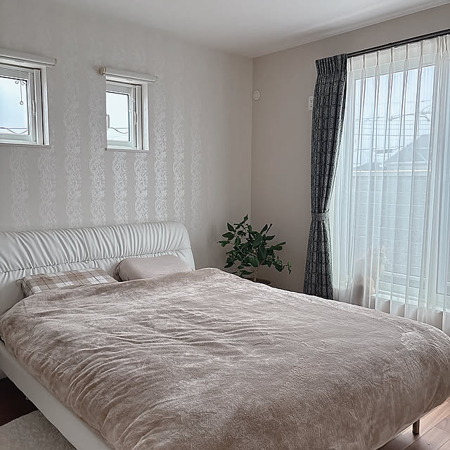 Bedroom,White,ラグマット,寝室の壁,ニトリ,ベッドフレーム,ホワイトインテリア,暮らしのきろく miyu39の部屋