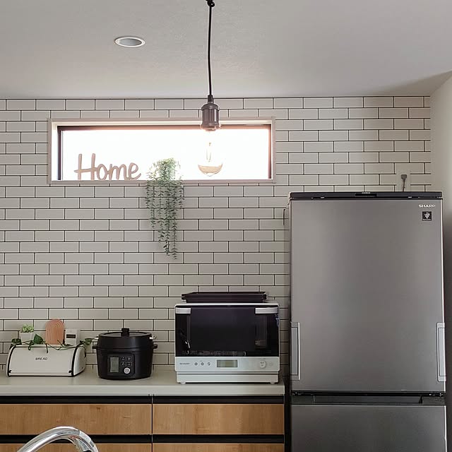 Kitchen,お気に入りの柄,冷蔵庫,シャープ,すっきり,冷蔵庫収納,暮らしのハンドブック2023,サブウェイタイル風壁紙,フェイクグリーン,IKEA,フェイカ,seria,100均,ダイソー,3COINS,ブレッドケース ya_maの部屋