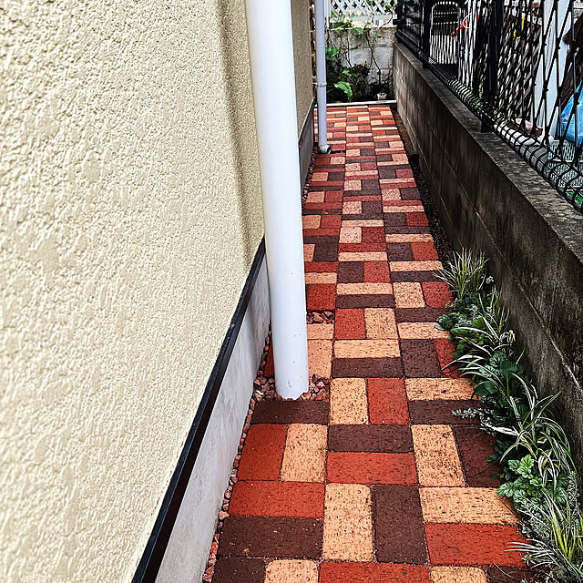 Entrance,庭,ガーデニング,レンガ,レンガ敷き,レンガの小道,小道,ミックスレンガ,レンガのアプローチ,レンガの小道DIY,レンガアプローチ,アプローチDIY,レンガ敷きDIY,アプローチ作り中☺︎,ナチュラル masanの部屋