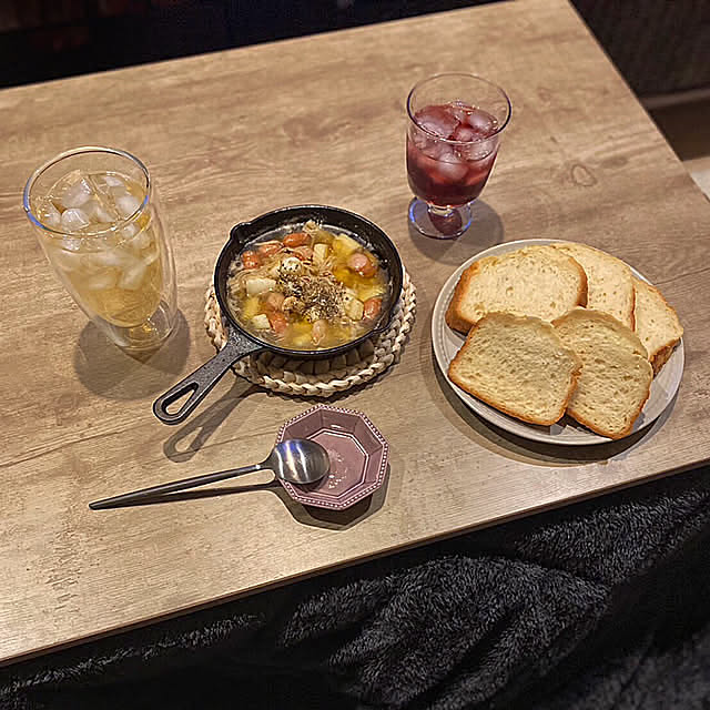 スキレット,こたつのある部屋,こたつ,晩酌タイム,晩酌,夫婦の時間,アヒージョ,手作りパン,ホームベーカリー,くつろぎ時間,おうち時間を楽しむ,趣味の時間,くつろぎ空間,癒しの時間,ナチュラルインテリア,Lounge Ayaの部屋
