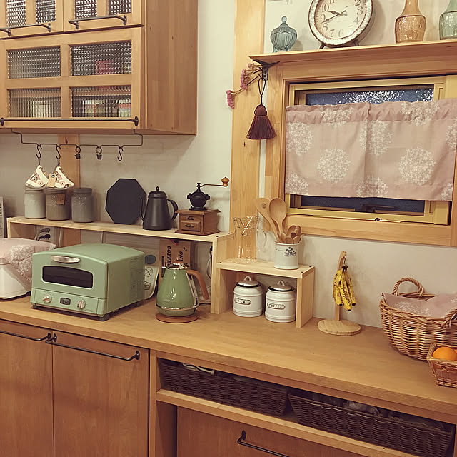 Kitchen,カフェカーテン,Daiso,セリア,Aladdin,DeLonghi,集成材,カゴ,キャニスター,カフェ風,キッチン背面造作棚,covaco,平屋,covaco funk,DIY,無垢材,木のお家,FREEQHOMES,コーヒーミル,クラシックミル,カリタコーヒーミル,手引き kanato.no.outhiの部屋