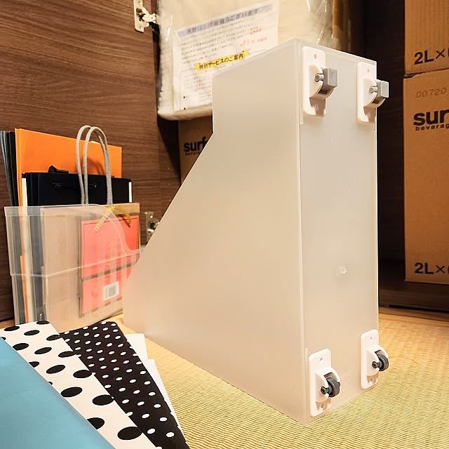 ダイソー,百均,ニトリ,Daiso,便利グッズ,整理収納,紙袋収納,すっきり暮らす,ストッパー付きキャスター,ピタッとキャスター&ストッパー,隙間に収納,地震でも安心,地震対策,転がり防止,重いファイルボックスにも,収納ボックス,キャスター,100均,キャスター付き収納,My Shelf love1017の部屋