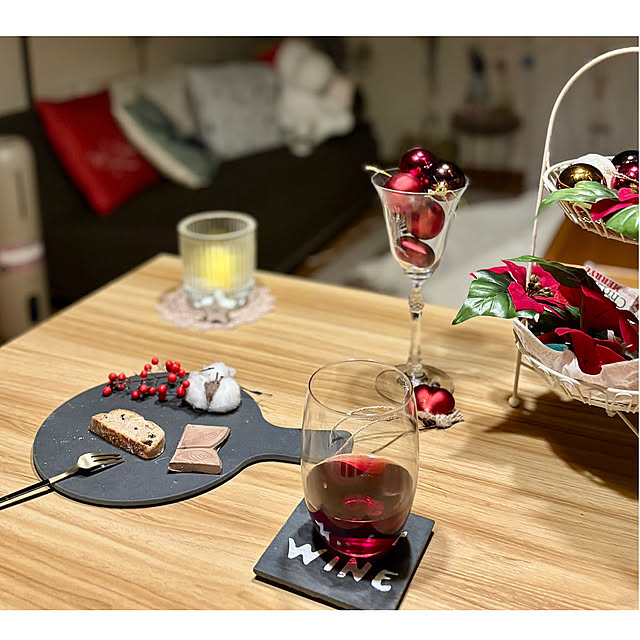 My Desk,姫のシュトーレン,anちゃんからのチョコ,ナチュキチアイアンスタンド,スリココースター,ダイソー薄口ワイングラス200円,ダイソーワイングラス300円,ダイソースレートプレート300円,ダイソースレートプレート手付き,プチプラインテリア,プチプラ,キャンドルホルダー,ダイソー,ワイングラス,クリスマス,ディスプレイ,シュトーレン同盟,くつろぎ時間,くつろぎタイム,夜を楽しむインテリア,オブジェ,冬,冬支度,RCの出会いに感謝♡,見てくれてありがとう♡,夜を楽しむコーデ CoCo0617の部屋