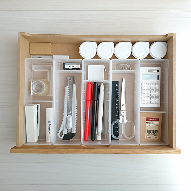 My Shelf,文房具収納,北欧,無印良品,すっきり暮らす,セリア,ダイソー,シンプルな暮らし,シンプル,インテリア,収納,100均,ポリプロピレンデスク内整理トレー,スタッキングチェスト,文房具,木製,木製家具 on_100kの部屋