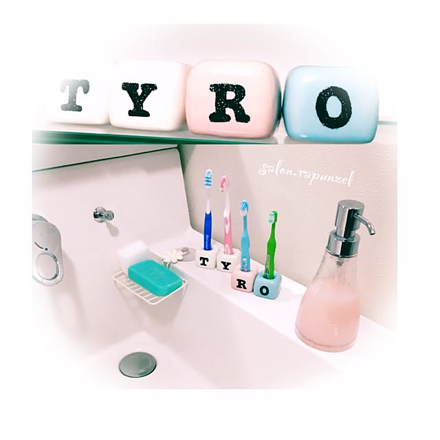 Bathroom,プチDIY,シール,ボディジュエリー,ボディージュエリー,うたまろ石鹸,歯ブラシスタンド,歯ブラシ,洗面台,イニシャル ,フランフラン,ダイソー,100均 y.r.oの部屋