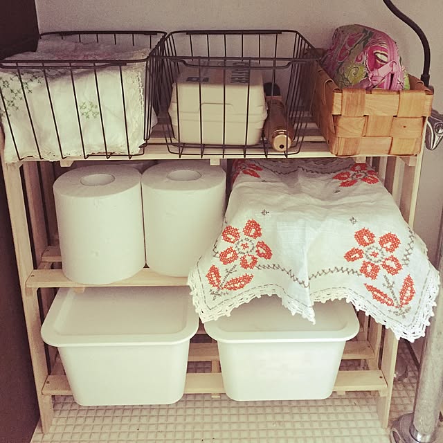 Bathroom,モザイクタイル,リネン,アンティーク刺繍,アンティーク雑貨,ダイソーのプラケース,セリアのアイアンかご,セリア雑貨,ダイソーすのこ tsukiyuzuの部屋