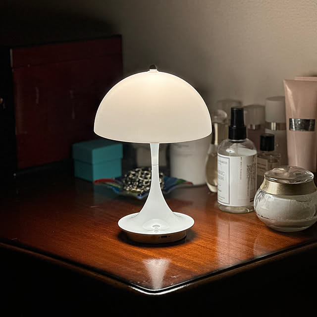 My Shelf,パンテラポータブル,ルイスポールセン,インテリア,一人暮らし,ホワイトインテリア,3LDK,フランス家具,猫と暮らす家,ねこと暮らす,猫のいる暮らし,猫のいるインテリア,ベージュインテリア,グレージュインテリア,3LDK一人暮らし,イタリア家具,アンティーク家具,マホガニーチェスト nene6の部屋
