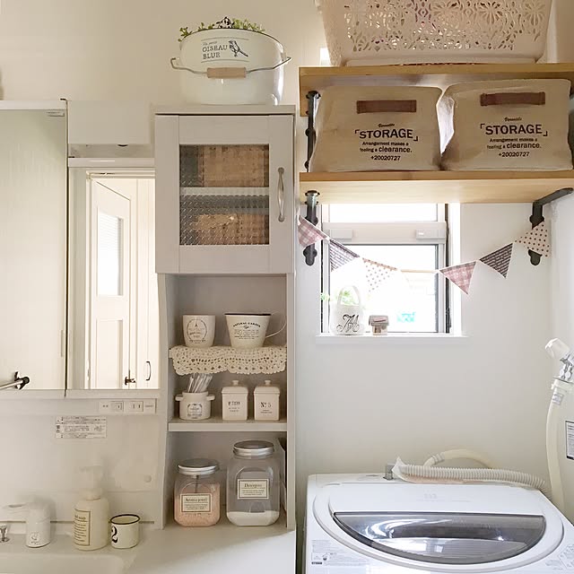 Bathroom,パイン材のシェルフ,洗剤詰め替え,洗面所,ダイソー,ホーローバケツ,ナチュラルキッチン,ジュートバスケット,洗濯機周り,見せる収納,ガーランド,セリア makochi.mの部屋