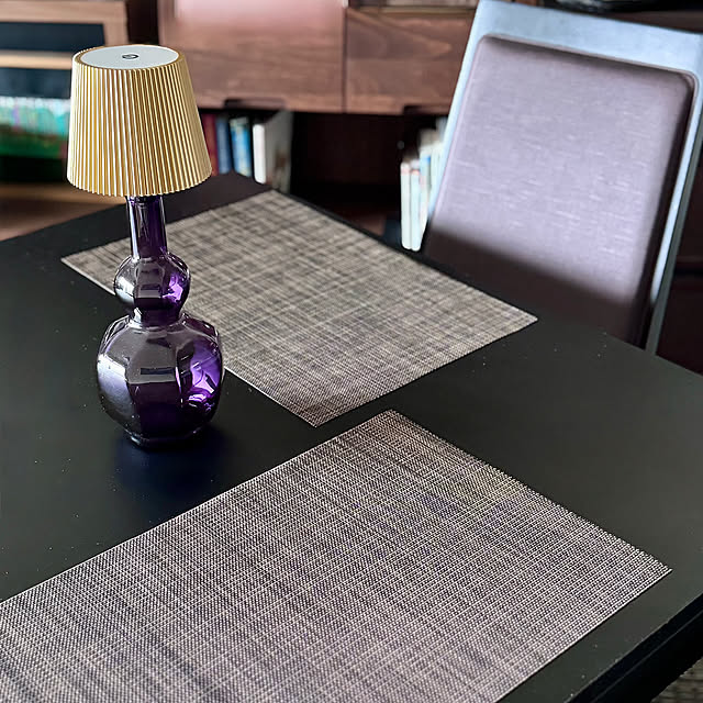 My Desk,カリモク,カリモクチェア,紫のボトル,セリアのランチョンマット,セリア,ボトルランプ,夏の暮らし準備 aureaの部屋