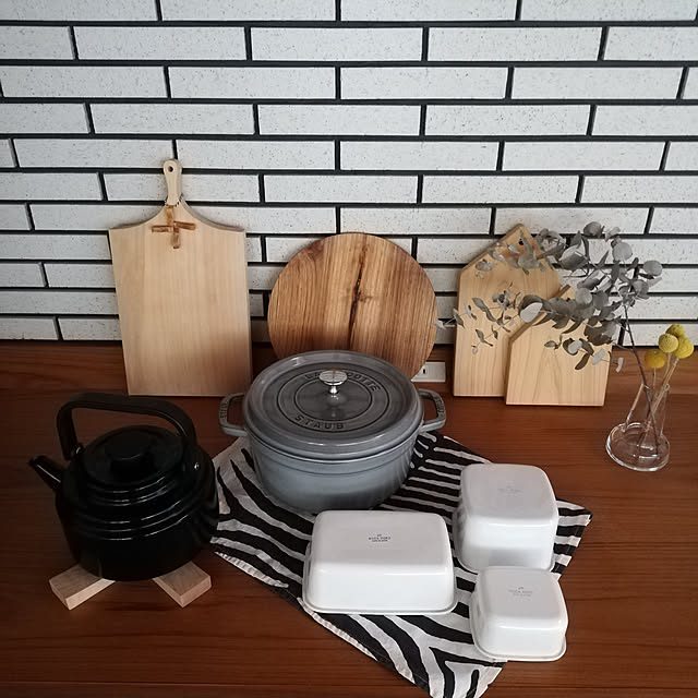 Kitchen,ホーロー,STAUB,野田琺瑯,アムケトル,保存容器,名古屋モザイクタイル,木がすき,花のある暮らし,グリーンのある暮らし,こどもと暮らす。,シンプルインテリア,シンプルデザイン,チーク材,平屋,平屋暮らし sonaの部屋